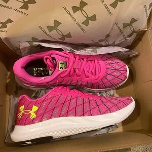NWT UNDER ARMOUR CHARGED BREEZE 2